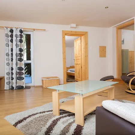 Apartments Zdiar بيت شباب Ždiar