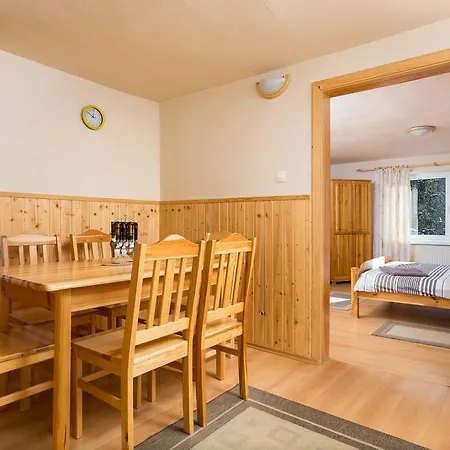 Apartments Zdiar بيت شباب *